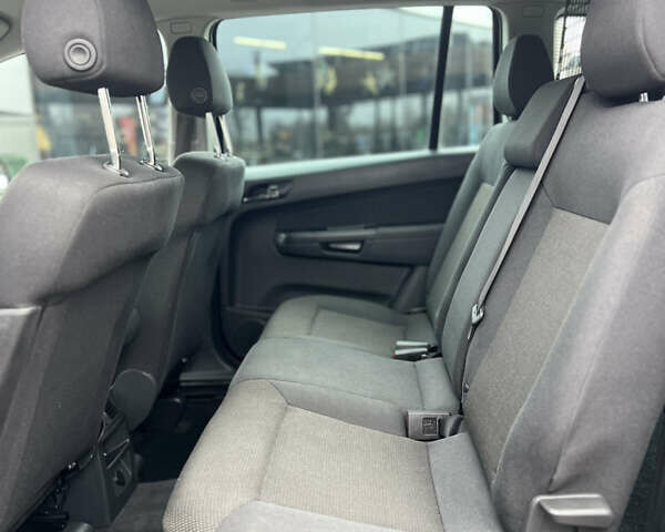 Сірий Опель Зафіра, об'ємом двигуна 1.6 л та пробігом 205 тис. км за 8200 $, фото 53 на Automoto.ua