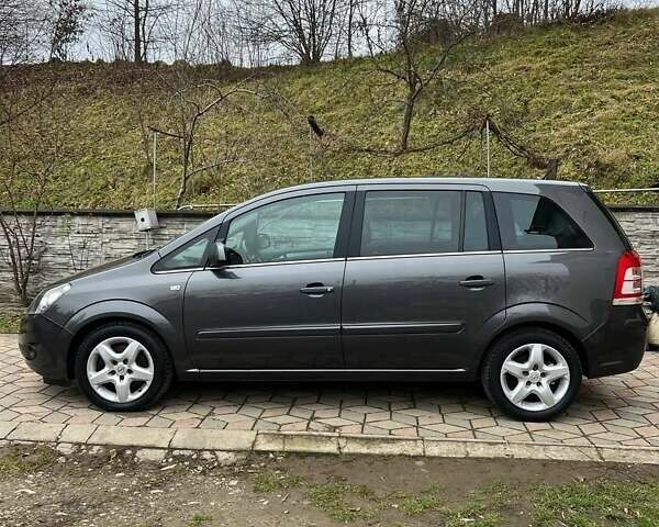 Серый Опель Зафира, объемом двигателя 1.7 л и пробегом 212 тыс. км за 6400 $, фото 4 на Automoto.ua