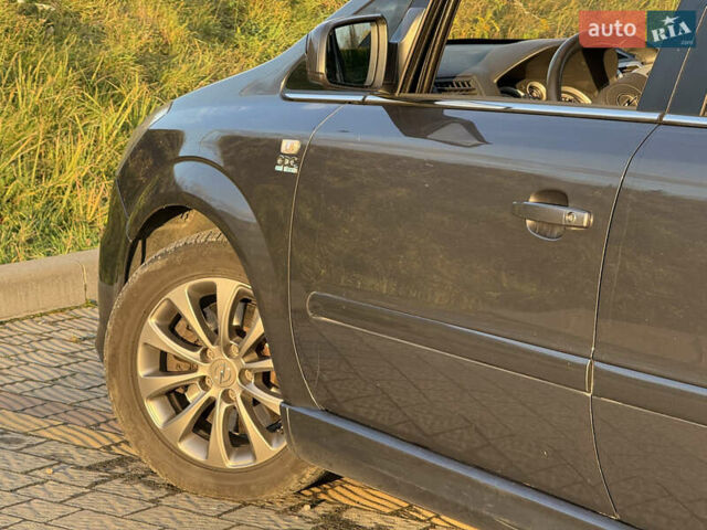 Серый Опель Зафира, объемом двигателя 1.7 л и пробегом 257 тыс. км за 7200 $, фото 16 на Automoto.ua