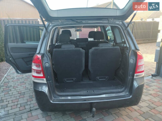 Серый Опель Зафира, объемом двигателя 1.69 л и пробегом 260 тыс. км за 7450 $, фото 13 на Automoto.ua