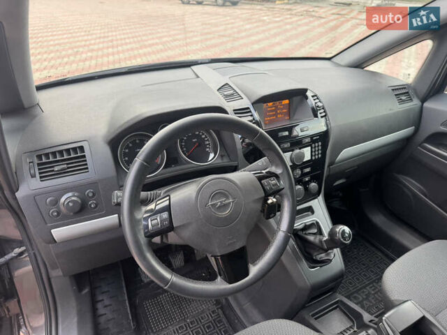 Сірий Опель Зафіра, об'ємом двигуна 1.8 л та пробігом 215 тис. км за 7800 $, фото 51 на Automoto.ua