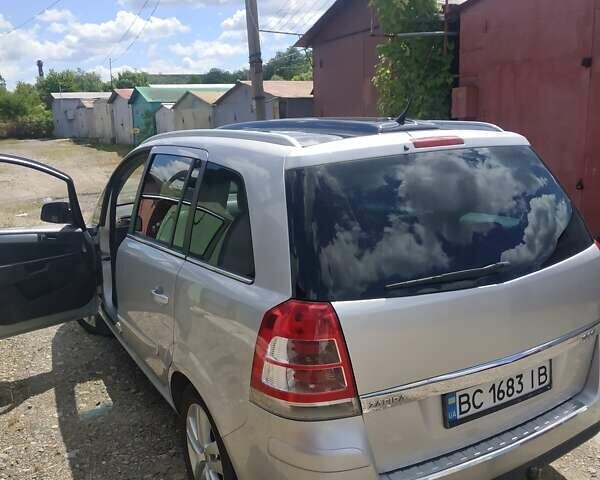 Серый Опель Зафира, объемом двигателя 1.7 л и пробегом 250 тыс. км за 6800 $, фото 4 на Automoto.ua