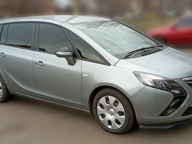 Серый Опель Зафира, объемом двигателя 1.4 л и пробегом 119 тыс. км за 7800 $, фото 2 на Automoto.ua