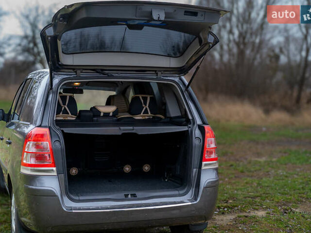 Сірий Опель Зафіра, об'ємом двигуна 1.8 л та пробігом 186 тис. км за 7750 $, фото 6 на Automoto.ua