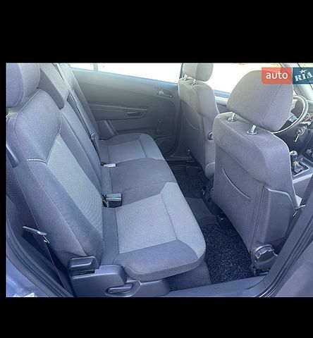 Сірий Опель Зафіра, об'ємом двигуна 1.7 л та пробігом 250 тис. км за 7600 $, фото 4 на Automoto.ua