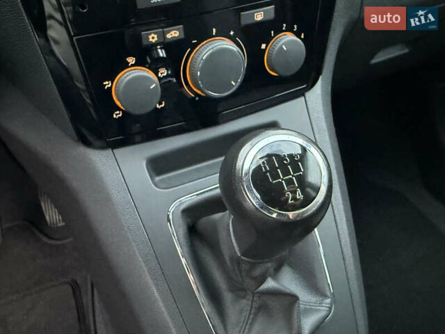 Серый Опель Зафира, объемом двигателя 1.6 л и пробегом 233 тыс. км за 7400 $, фото 27 на Automoto.ua