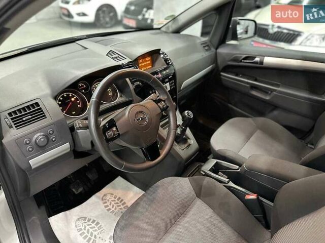 Серый Опель Зафира, объемом двигателя 1.6 л и пробегом 181 тыс. км за 7999 $, фото 10 на Automoto.ua