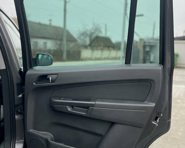 Сірий Опель Зафіра, об'ємом двигуна 1.6 л та пробігом 205 тис. км за 8200 $, фото 55 на Automoto.ua