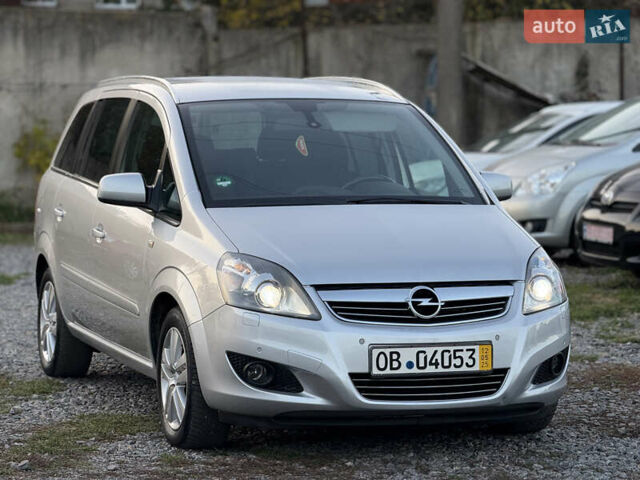Серый Опель Зафира, объемом двигателя 1.8 л и пробегом 189 тыс. км за 7950 $, фото 4 на Automoto.ua