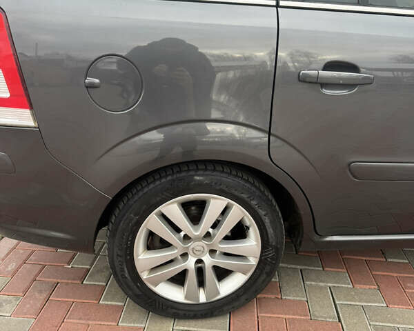 Сірий Опель Зафіра, об'ємом двигуна 1.8 л та пробігом 215 тис. км за 7800 $, фото 28 на Automoto.ua