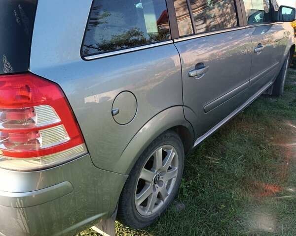Серый Опель Зафира, объемом двигателя 1.69 л и пробегом 240 тыс. км за 7100 $, фото 7 на Automoto.ua