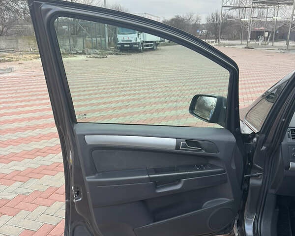 Сірий Опель Зафіра, об'ємом двигуна 1.8 л та пробігом 215 тис. км за 7800 $, фото 50 на Automoto.ua