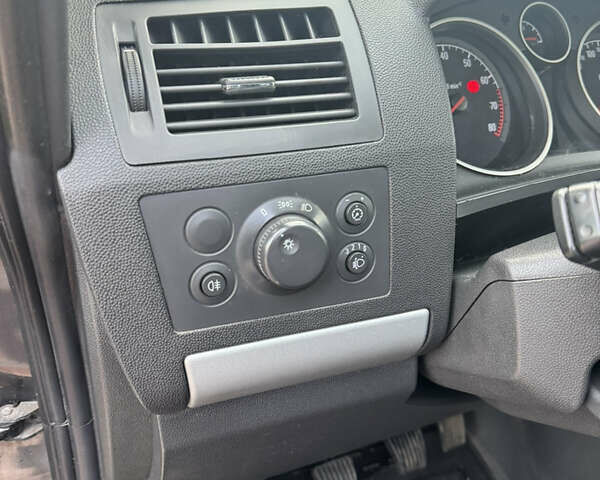 Сірий Опель Зафіра, об'ємом двигуна 1.8 л та пробігом 215 тис. км за 7800 $, фото 54 на Automoto.ua