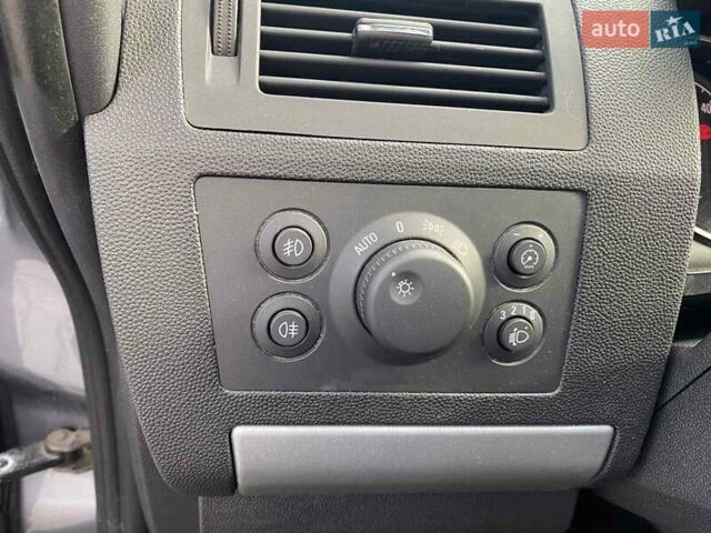 Серый Опель Зафира, объемом двигателя 1.7 л и пробегом 271 тыс. км за 7000 $, фото 15 на Automoto.ua