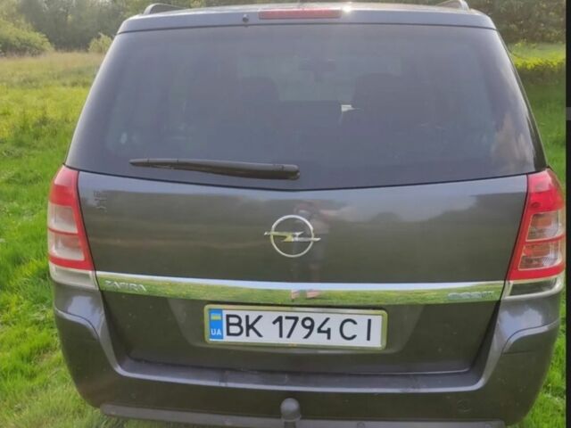 Серый Опель Зафира, объемом двигателя 1.7 л и пробегом 243 тыс. км за 7000 $, фото 4 на Automoto.ua