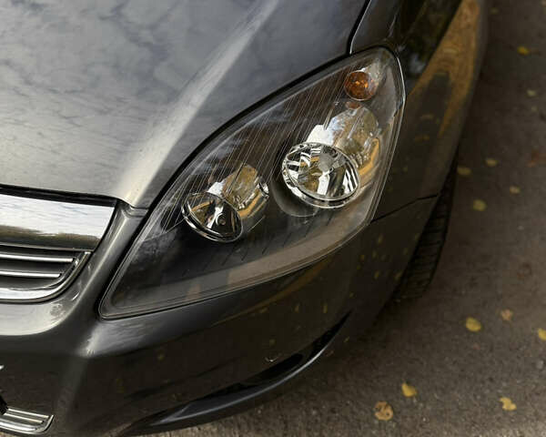 Серый Опель Зафира, объемом двигателя 1.6 л и пробегом 201 тыс. км за 6500 $, фото 9 на Automoto.ua