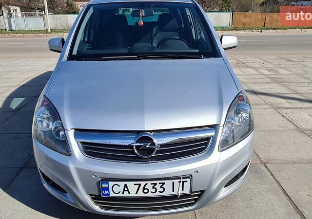 Сірий Опель Зафіра, об'ємом двигуна 1.7 л та пробігом 275 тис. км за 8500 $, фото 2 на Automoto.ua