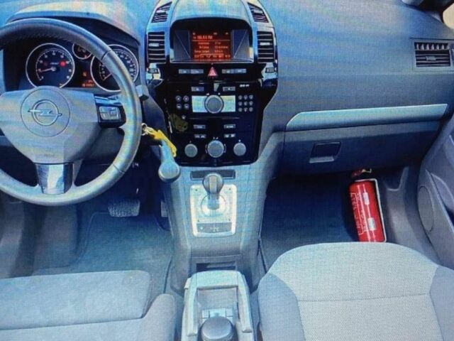 Серый Опель Зафира, объемом двигателя 1.8 л и пробегом 191 тыс. км за 9000 $, фото 3 на Automoto.ua