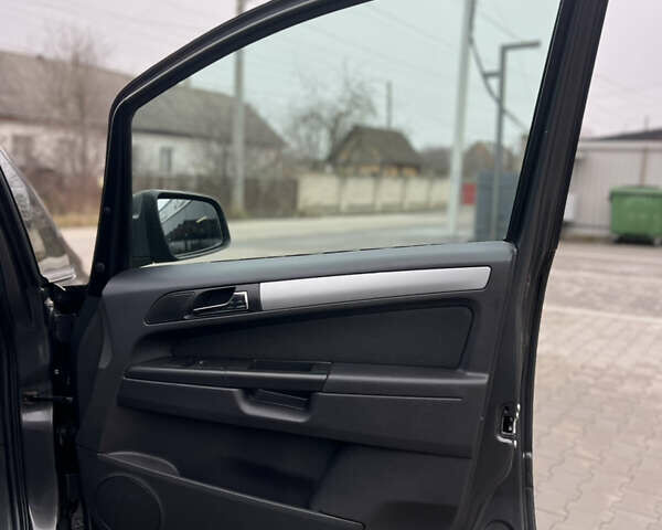 Сірий Опель Зафіра, об'ємом двигуна 1.6 л та пробігом 205 тис. км за 8200 $, фото 59 на Automoto.ua