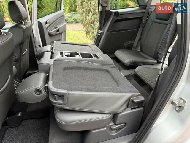 Серый Опель Зафира, объемом двигателя 1.7 л и пробегом 229 тыс. км за 8399 $, фото 146 на Automoto.ua