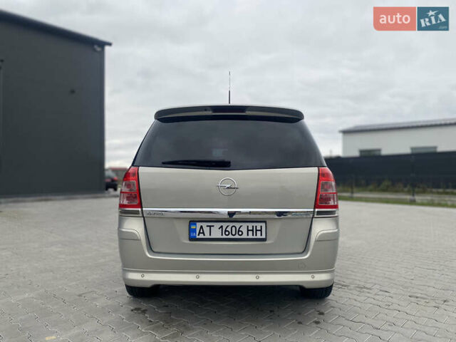 Сірий Опель Зафіра, об'ємом двигуна 1.7 л та пробігом 238 тис. км за 8000 $, фото 5 на Automoto.ua