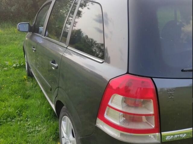 Серый Опель Зафира, объемом двигателя 1.7 л и пробегом 243 тыс. км за 7000 $, фото 3 на Automoto.ua