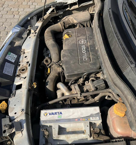 Серый Опель Зафира, объемом двигателя 1.7 л и пробегом 220 тыс. км за 6000 $, фото 26 на Automoto.ua