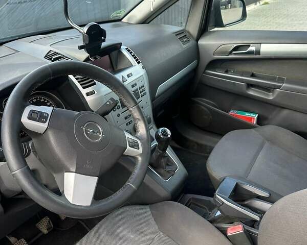 Серый Опель Зафира, объемом двигателя 1.7 л и пробегом 272 тыс. км за 6700 $, фото 9 на Automoto.ua