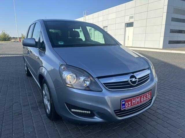 Серый Опель Зафира, объемом двигателя 1.7 л и пробегом 253 тыс. км за 7600 $, фото 13 на Automoto.ua