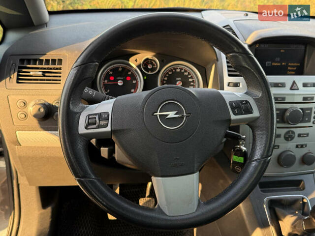 Серый Опель Зафира, объемом двигателя 1.7 л и пробегом 257 тыс. км за 7200 $, фото 36 на Automoto.ua
