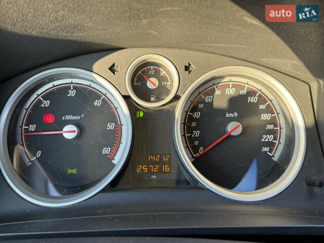 Серый Опель Зафира, объемом двигателя 1.7 л и пробегом 257 тыс. км за 7200 $, фото 38 на Automoto.ua