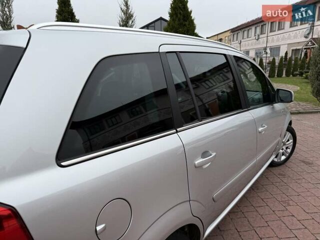 Серый Опель Зафира, объемом двигателя 1.7 л и пробегом 229 тыс. км за 8399 $, фото 36 на Automoto.ua