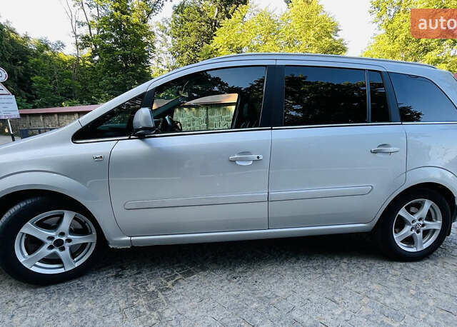 Серый Опель Зафира, объемом двигателя 1.69 л и пробегом 267 тыс. км за 8100 $, фото 1 на Automoto.ua