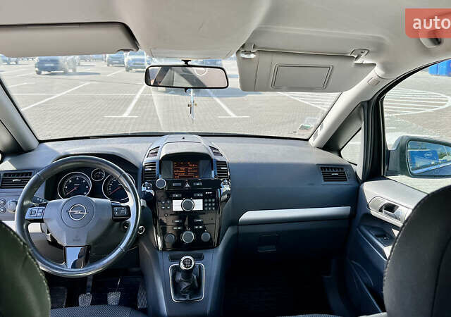 Серый Опель Зафира, объемом двигателя 1.7 л и пробегом 212 тыс. км за 6500 $, фото 12 на Automoto.ua