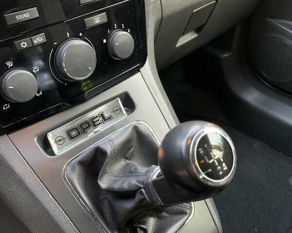 Серый Опель Зафира, объемом двигателя 1.8 л и пробегом 221 тыс. км за 5899 $, фото 35 на Automoto.ua