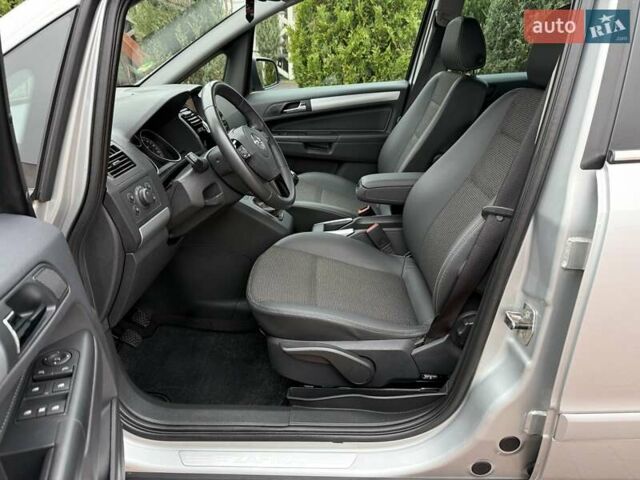 Серый Опель Зафира, объемом двигателя 1.7 л и пробегом 229 тыс. км за 8399 $, фото 78 на Automoto.ua