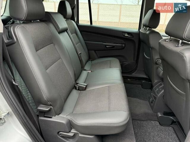 Серый Опель Зафира, объемом двигателя 1.7 л и пробегом 229 тыс. км за 8399 $, фото 153 на Automoto.ua