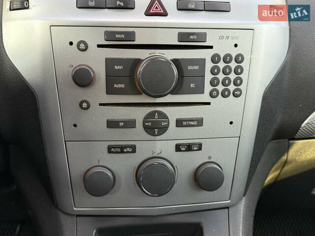 Серый Опель Зафира, объемом двигателя 1.7 л и пробегом 257 тыс. км за 7200 $, фото 40 на Automoto.ua