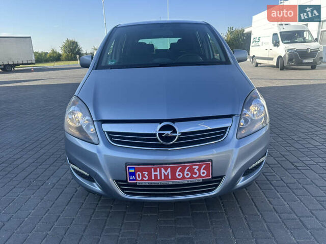 Серый Опель Зафира, объемом двигателя 1.7 л и пробегом 253 тыс. км за 7600 $, фото 2 на Automoto.ua