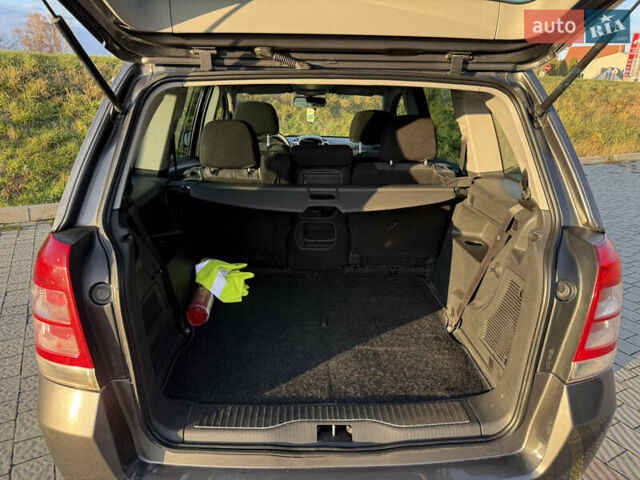 Серый Опель Зафира, объемом двигателя 1.7 л и пробегом 257 тыс. км за 7200 $, фото 28 на Automoto.ua