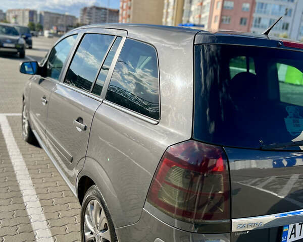 Серый Опель Зафира, объемом двигателя 1.7 л и пробегом 212 тыс. км за 6500 $, фото 8 на Automoto.ua