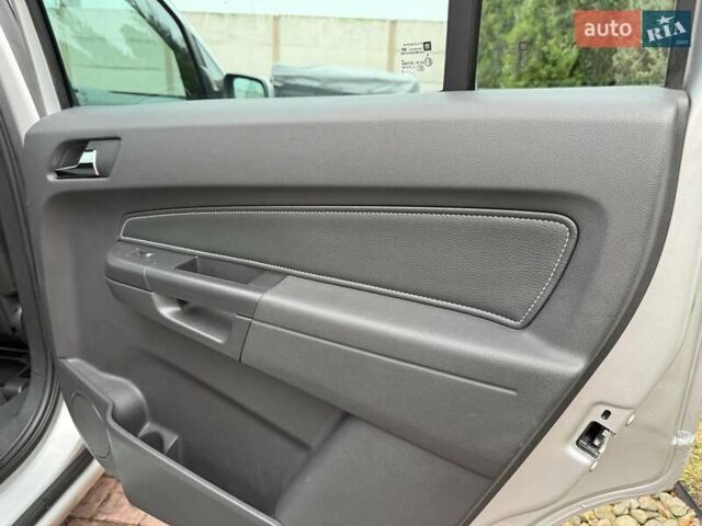 Серый Опель Зафира, объемом двигателя 1.7 л и пробегом 229 тыс. км за 8399 $, фото 149 на Automoto.ua