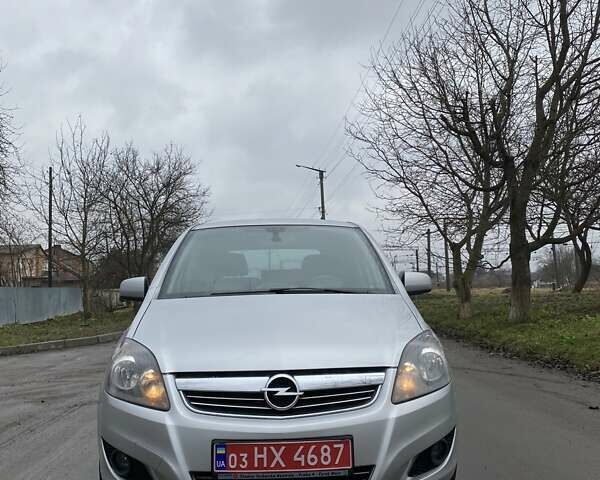 Серый Опель Зафира, объемом двигателя 1.7 л и пробегом 213 тыс. км за 6850 $, фото 2 на Automoto.ua