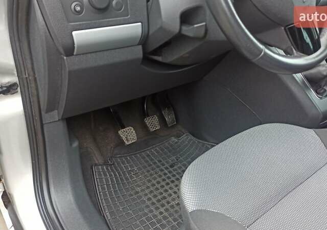 Серый Опель Зафира, объемом двигателя 1.8 л и пробегом 189 тыс. км за 7850 $, фото 41 на Automoto.ua