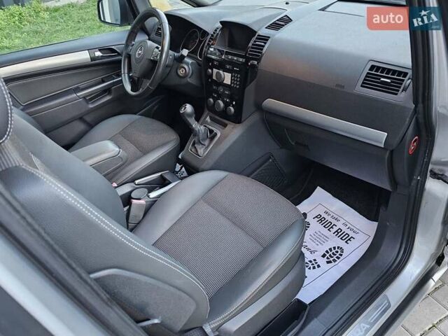 Сірий Опель Зафіра, об'ємом двигуна 1.7 л та пробігом 207 тис. км за 7700 $, фото 12 на Automoto.ua