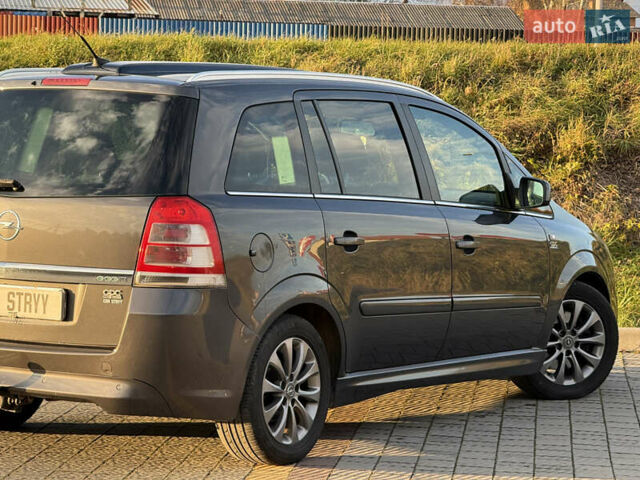 Серый Опель Зафира, объемом двигателя 1.7 л и пробегом 257 тыс. км за 7200 $, фото 20 на Automoto.ua