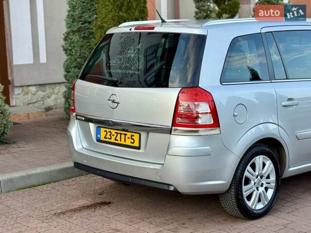 Серый Опель Зафира, объемом двигателя 1.8 л и пробегом 227 тыс. км за 7499 $, фото 13 на Automoto.ua