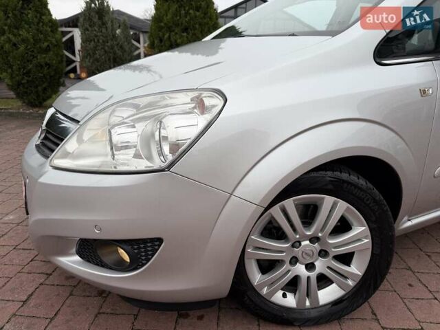 Серый Опель Зафира, объемом двигателя 1.7 л и пробегом 229 тыс. км за 8399 $, фото 11 на Automoto.ua