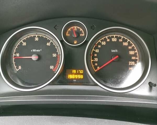 Серый Опель Зафира, объемом двигателя 1.69 л и пробегом 199 тыс. км за 8200 $, фото 1 на Automoto.ua