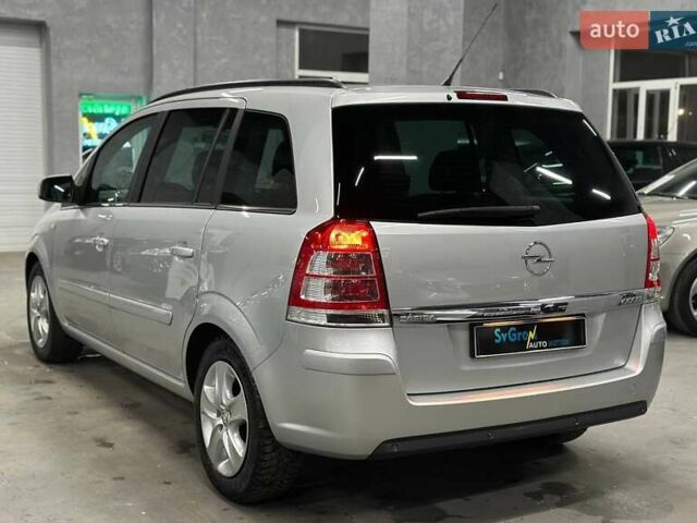Серый Опель Зафира, объемом двигателя 1.6 л и пробегом 181 тыс. км за 7999 $, фото 4 на Automoto.ua
